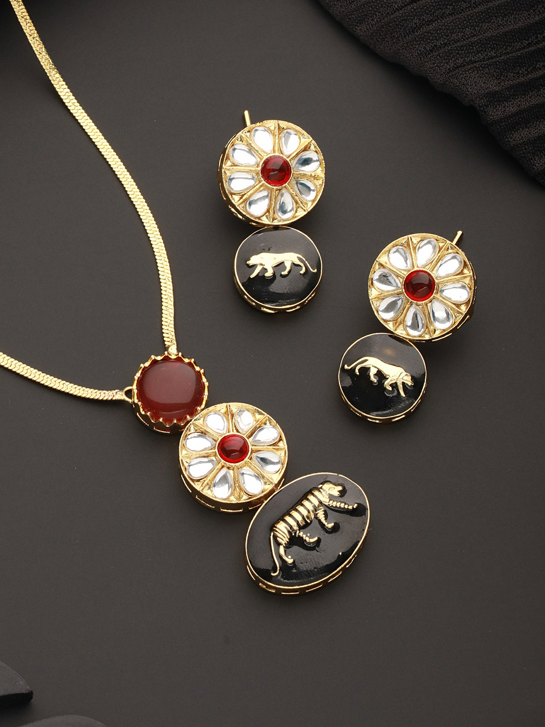 Gold Toned Red Kundan Lion Motif Locket Jewellery Set
