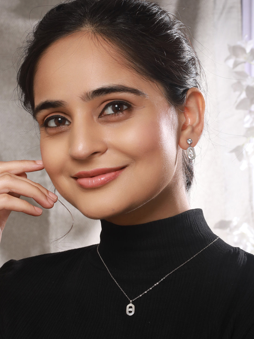 Anti-Tarnish Rhodium Plated Minimal Faux Pearl Geometric Pendant chain ewellery Set