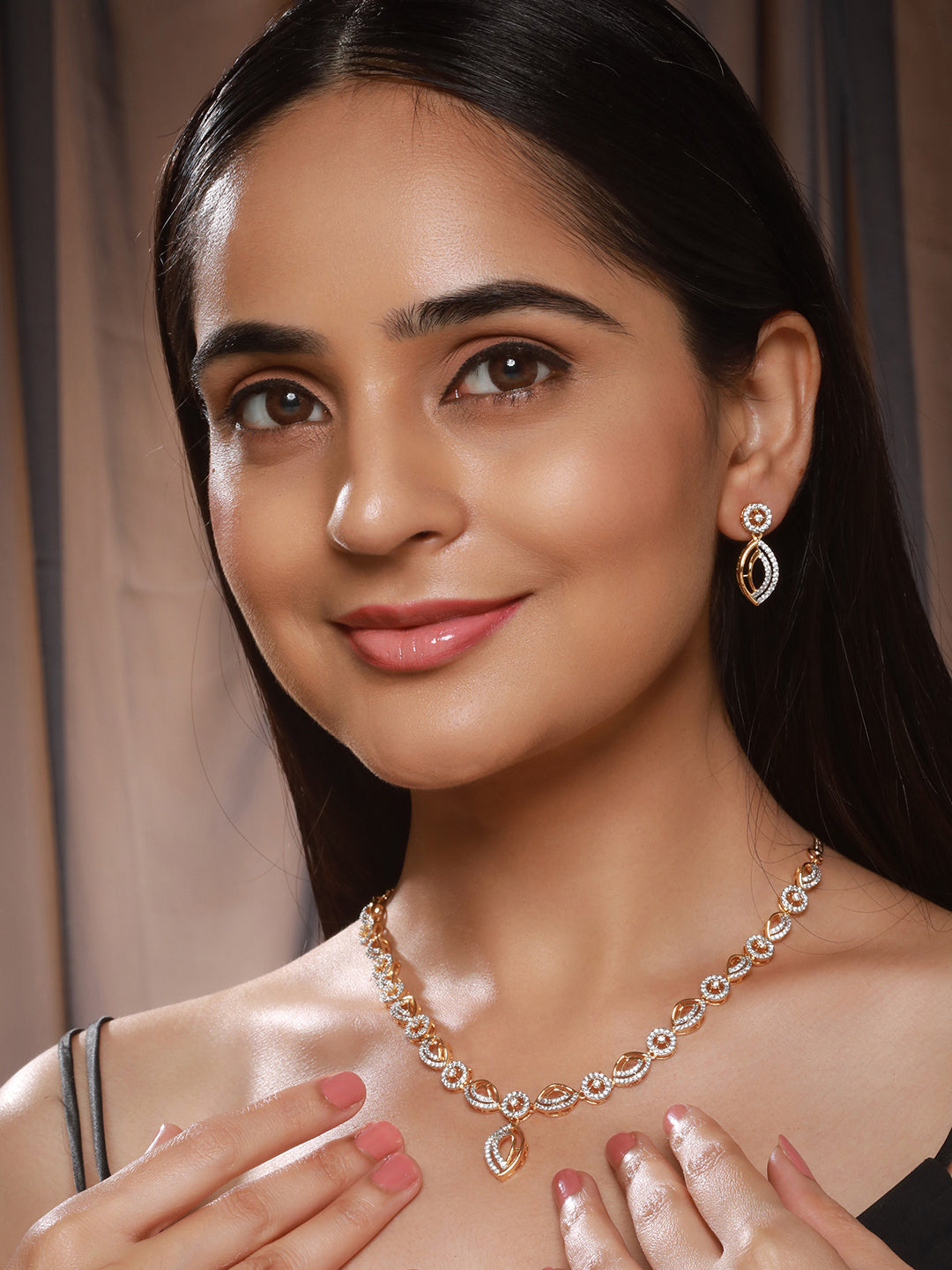 Gold Toned AD Studded Minimal Leaf Design Pendant Jewellery Set