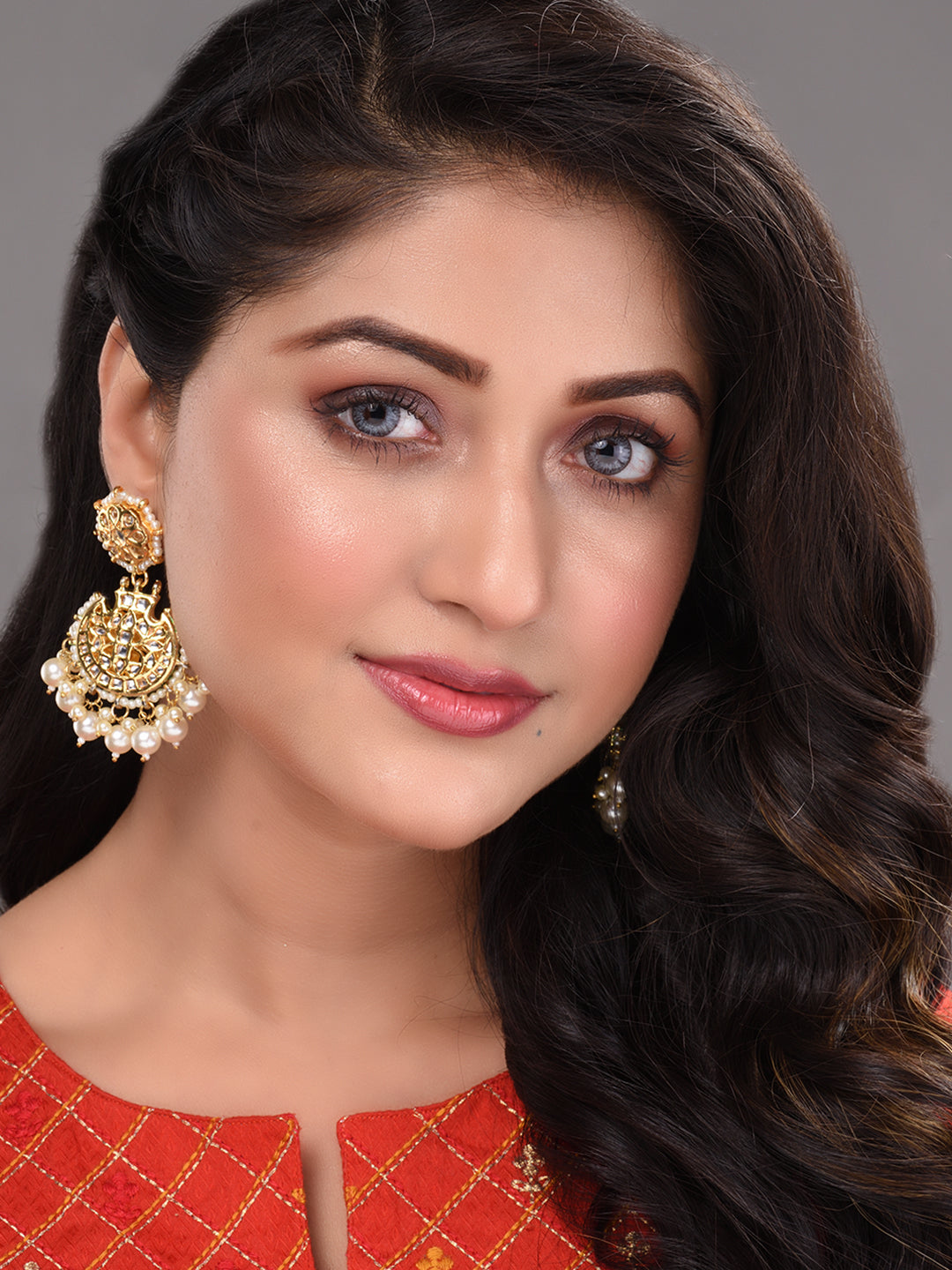 Off White Gold Toned Kundan Studded & Pearl Beaded Chandbalis