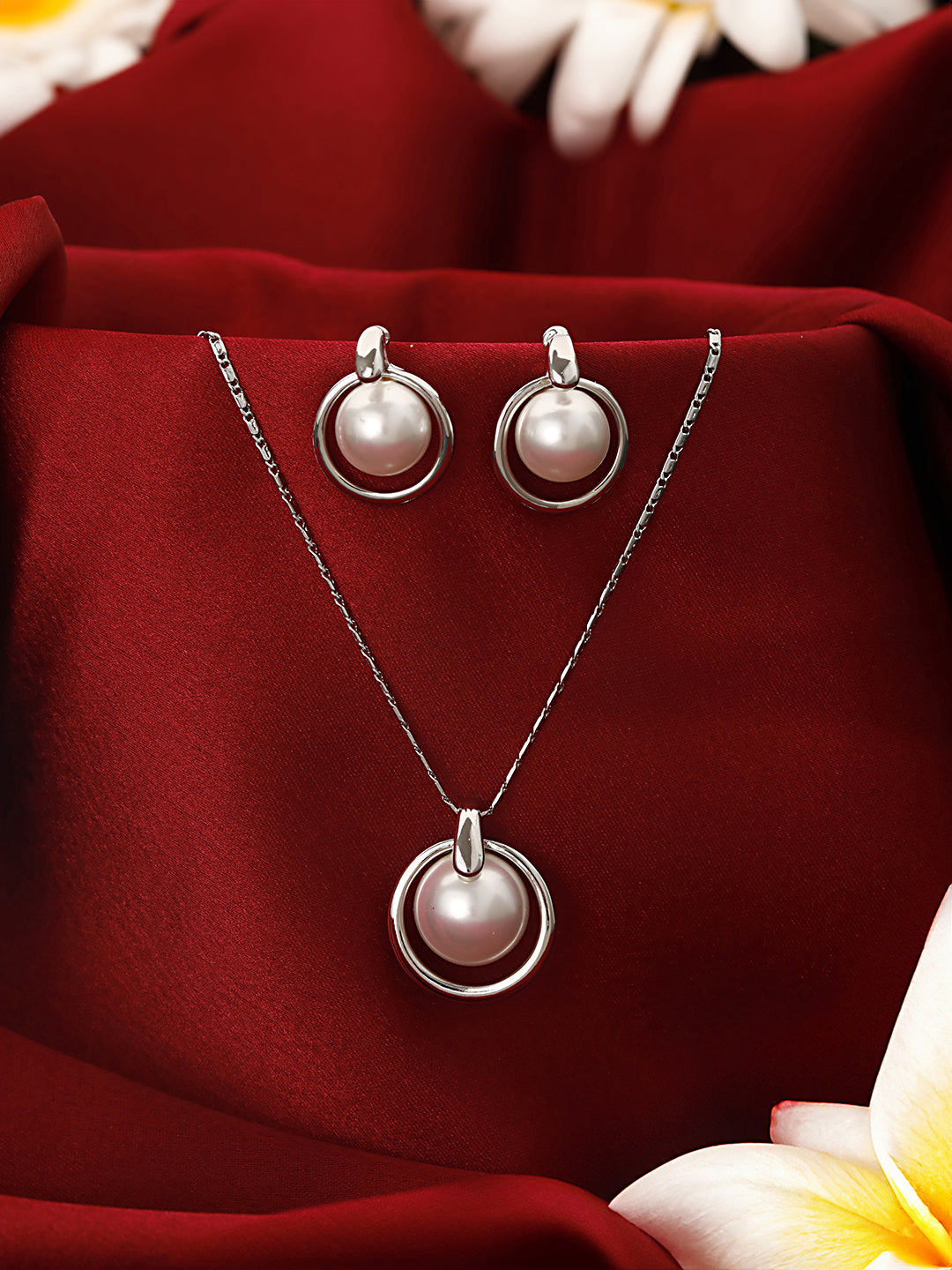 Anti-Tarnish Silver Plated Water Pearl Beaded Galaxy Minimal Locket Jewellery Set