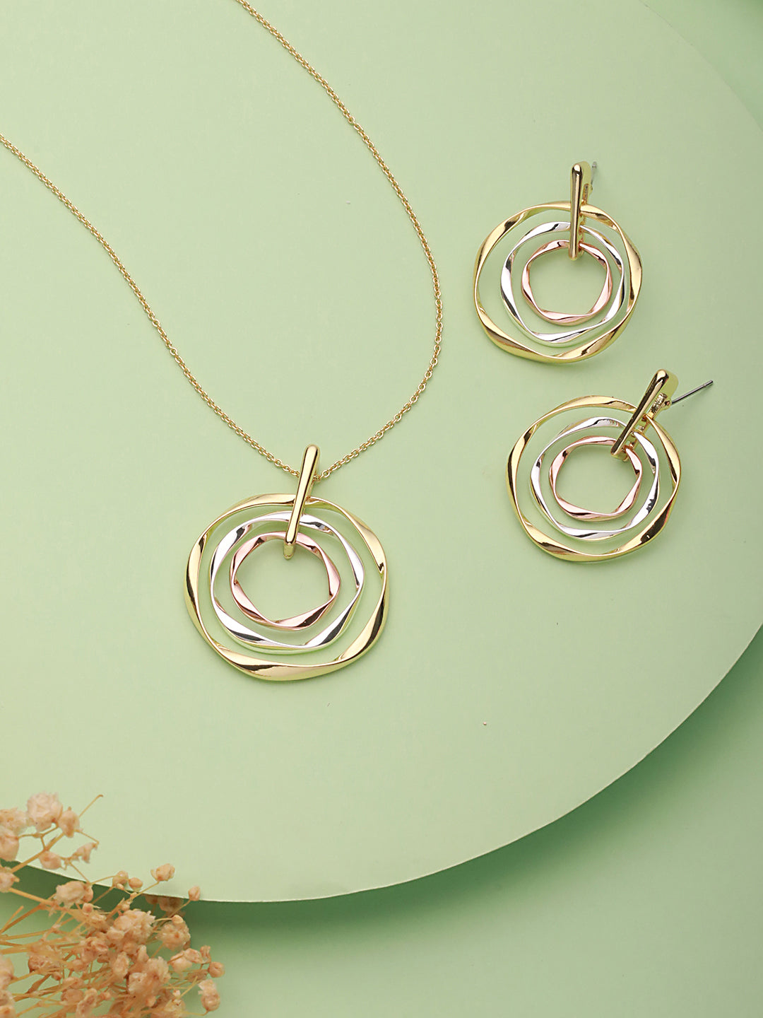 Anti-Tarnish Triple toned Concentric Twisted Chunky Pendant Jewellery Set