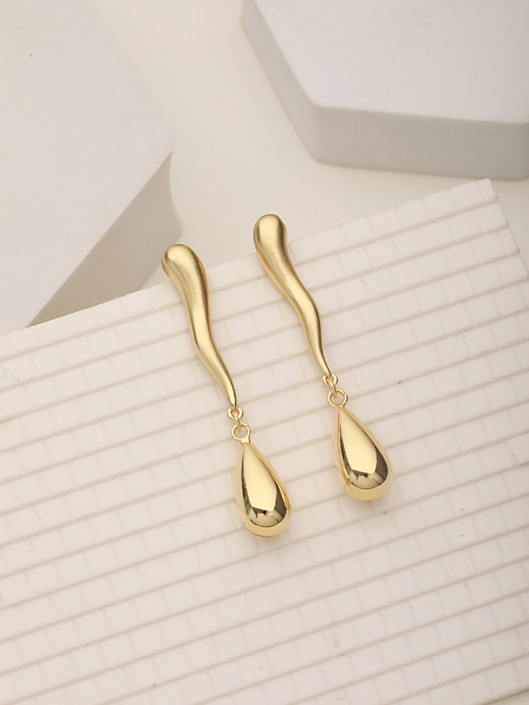 Anti-Tarnish 18k Gold Plated Elegant Water Drop Minimalist Drop Earrings