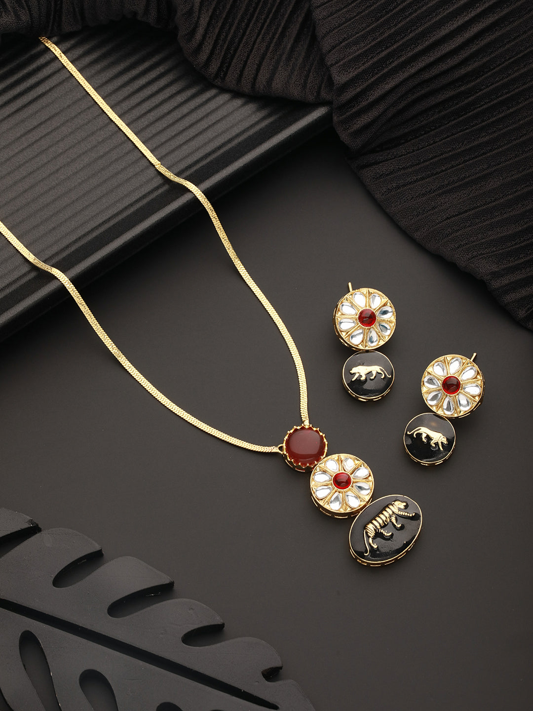 Gold Toned Red Kundan Lion Motif Locket Jewellery Set