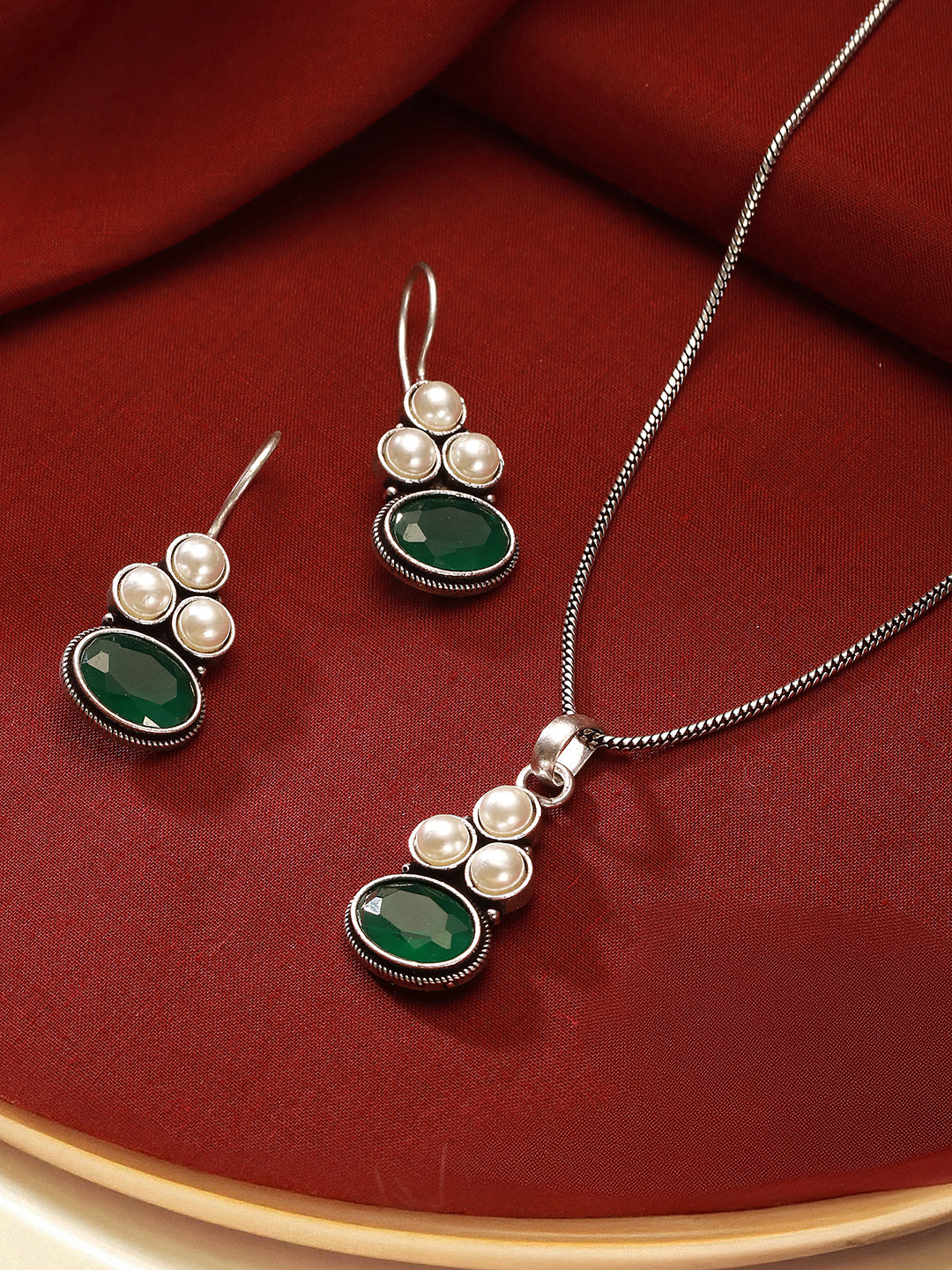 Oxidised Silver Toned Emerald Green Stone & Pearl Beaded Minimal Pendant Chain Jewellery Set
