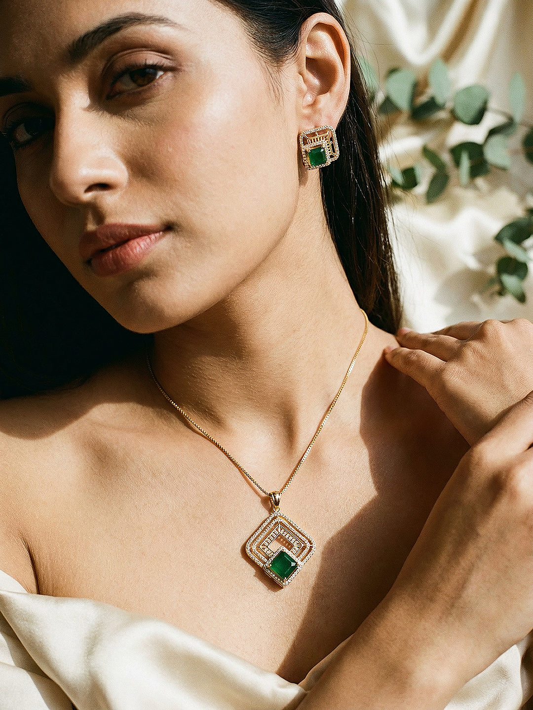 Gold Plated Emerald Green AD Minimal Desiigner pendant Jewellery Set