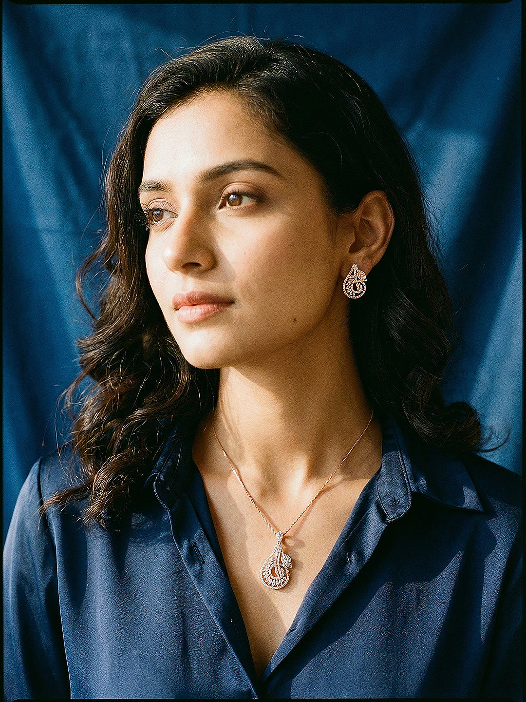 Rose Plated AD Zircon Studded  Leafy Minimal Pendant Jewellery Set