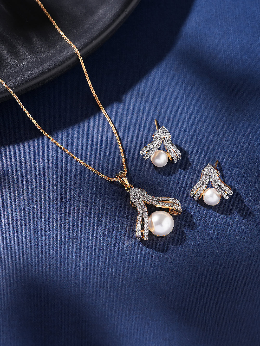 Gold Plated AD Zircon Pearl Studded Minimal Pendant Jewellery Set