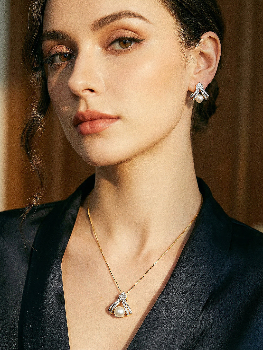 Gold Plated AD Zircon Pearl Studded Minimal Pendant Jewellery Set