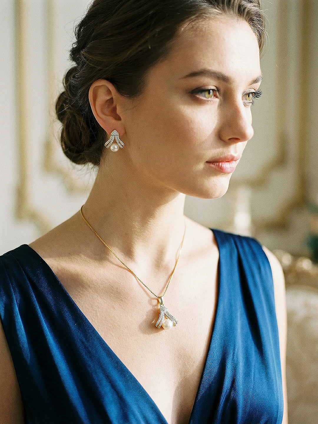 Gold Plated AD Zircon Pearl Studded Minimal Pendant Jewellery Set