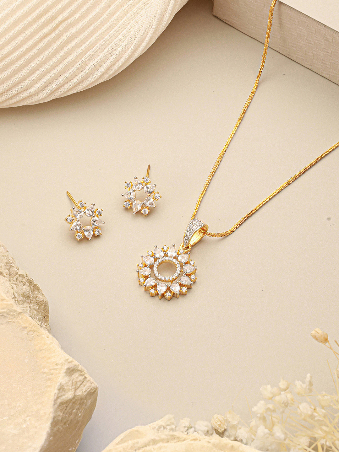 Gold Toned Cubic Zircon Studded Halo Designer Minimal Locket Pendant Jewellery Set
