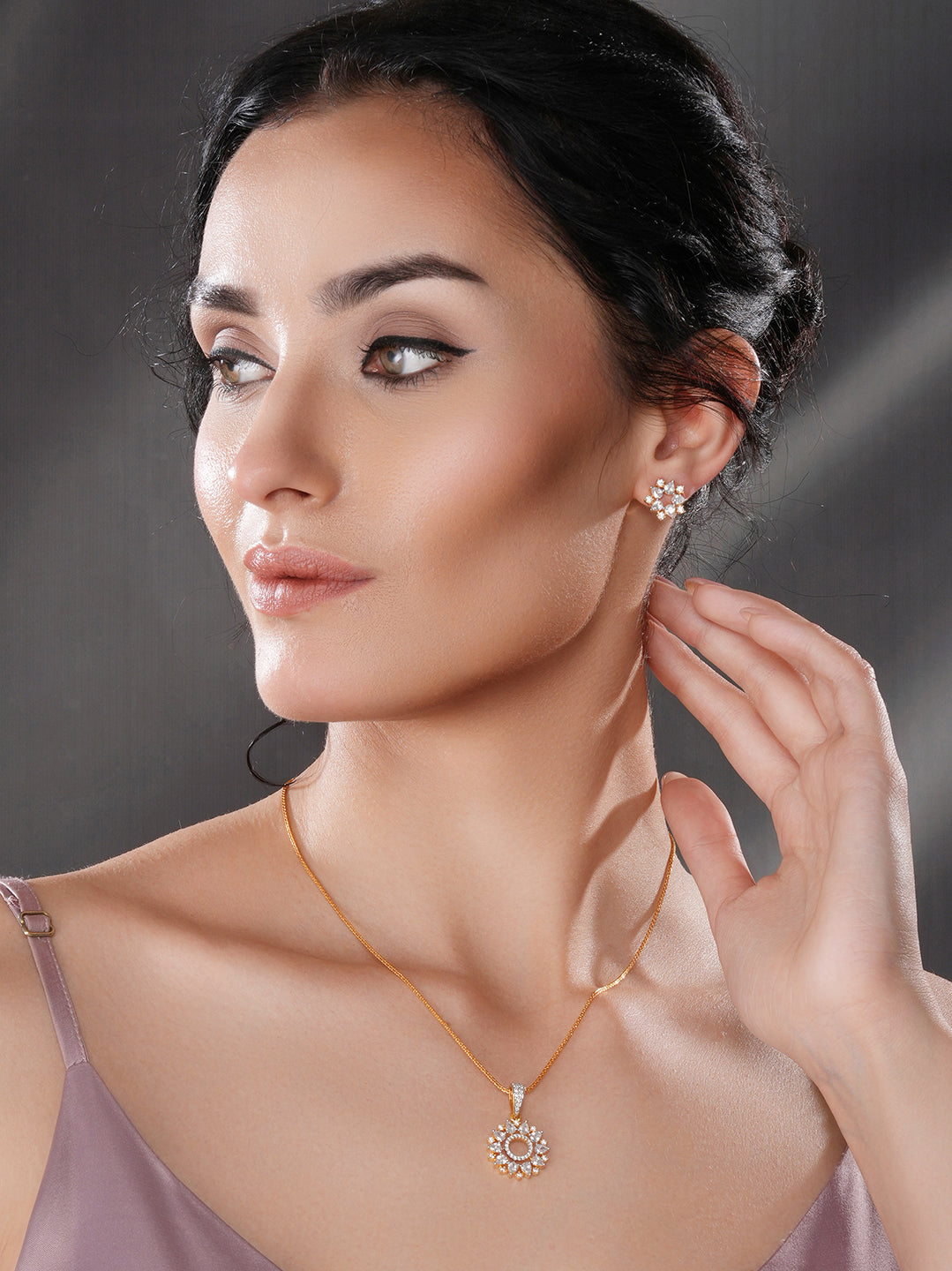 Gold Toned Cubic Zircon Studded Halo Designer Minimal Locket Pendant Jewellery Set