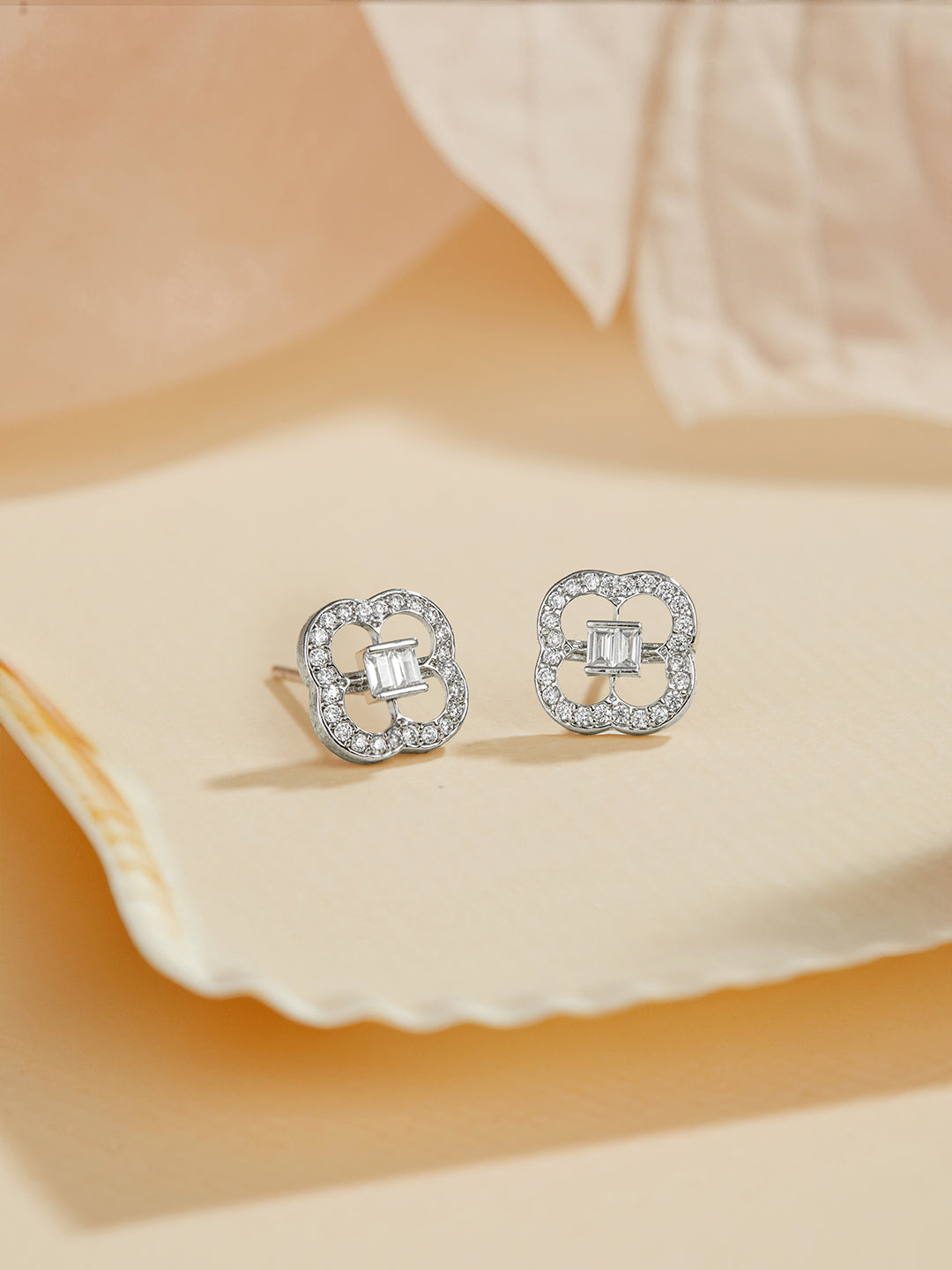 925 Sterling Silver Circular Cubic Zirconia Studds Earrings