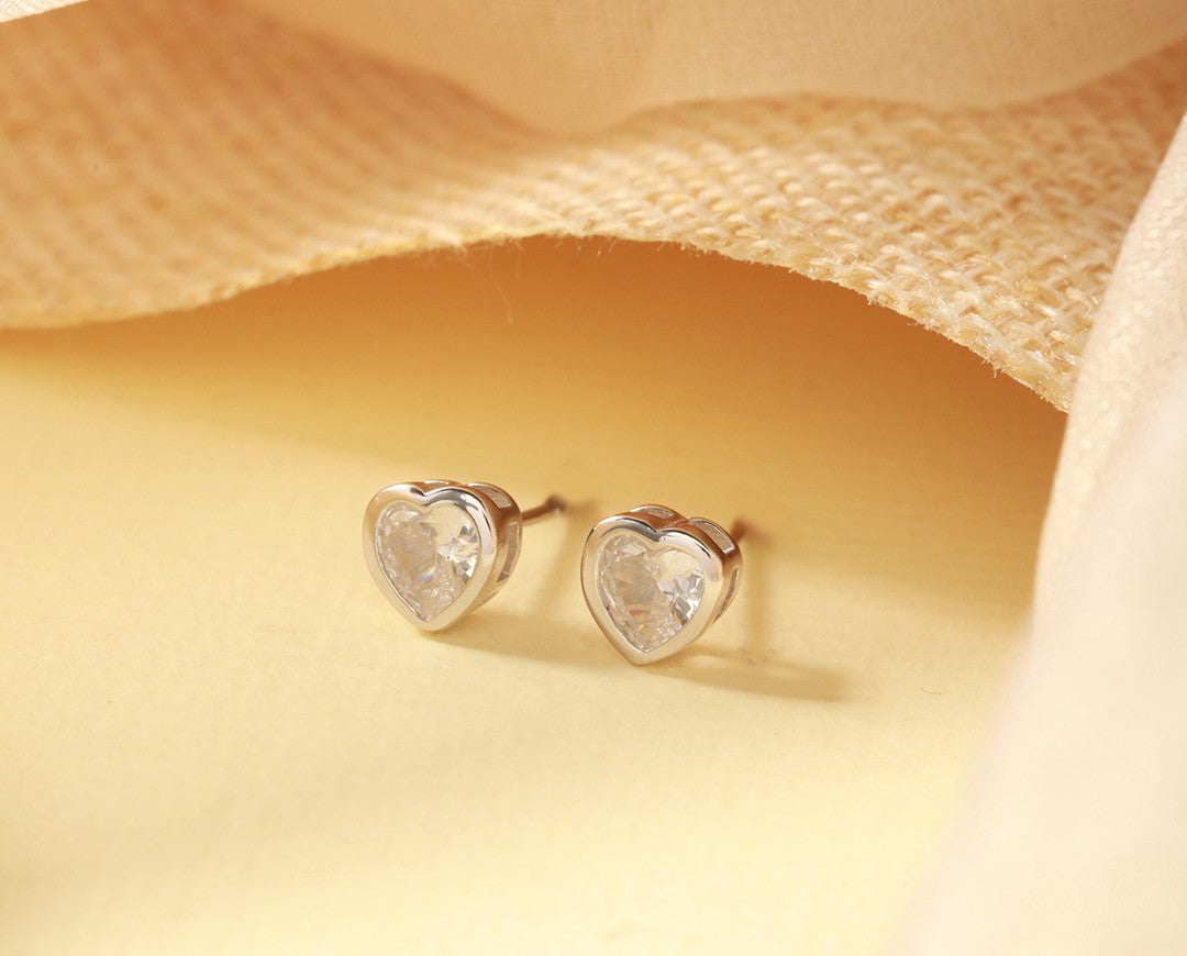 925 Sterling Silver Zircon Studded  Heart Shaped Halo Solitaire Minimal Studds Earrings