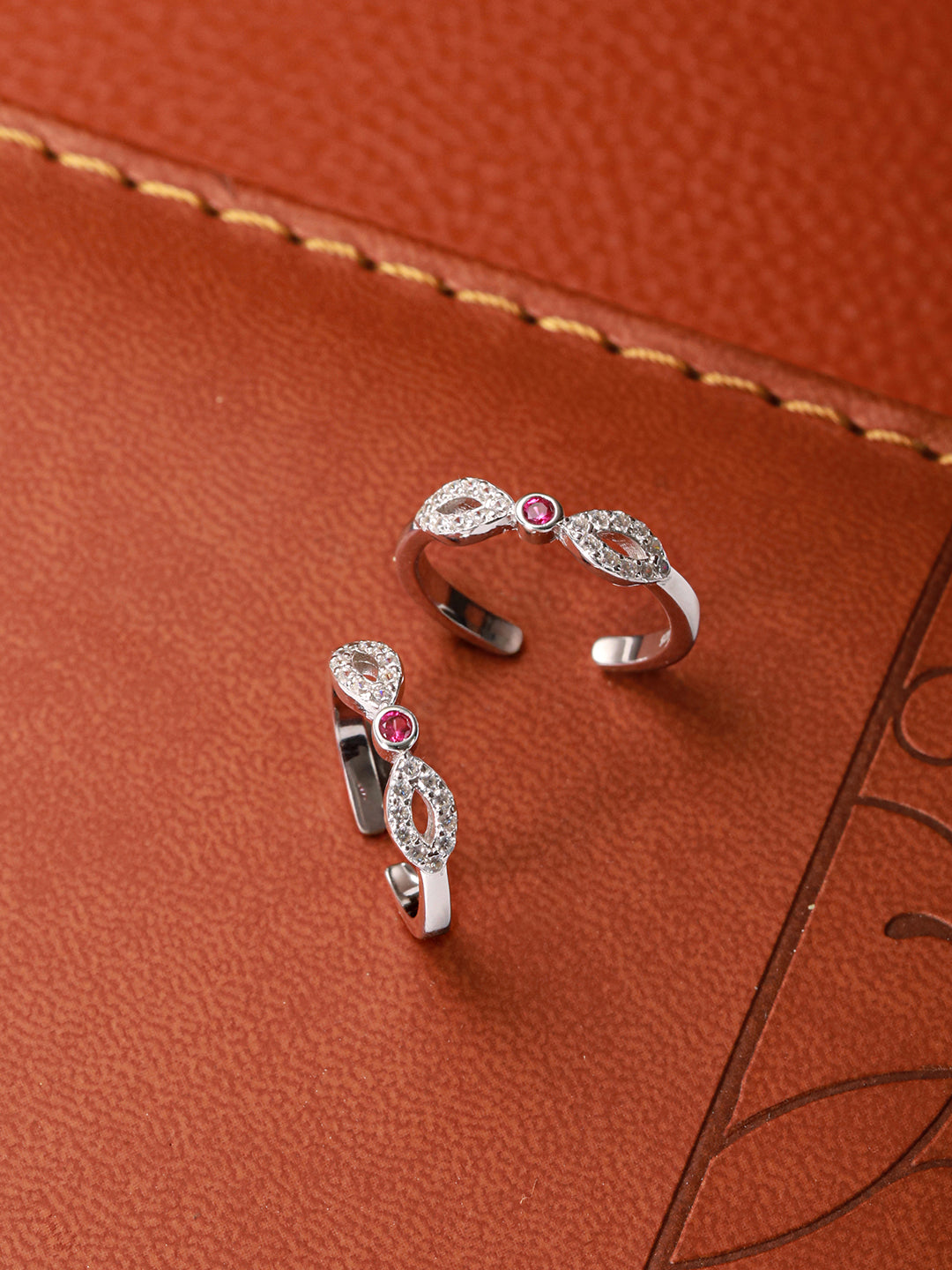 925 Sterling Silver Red AD Studded Bow Shaped Minimal Toe Rings