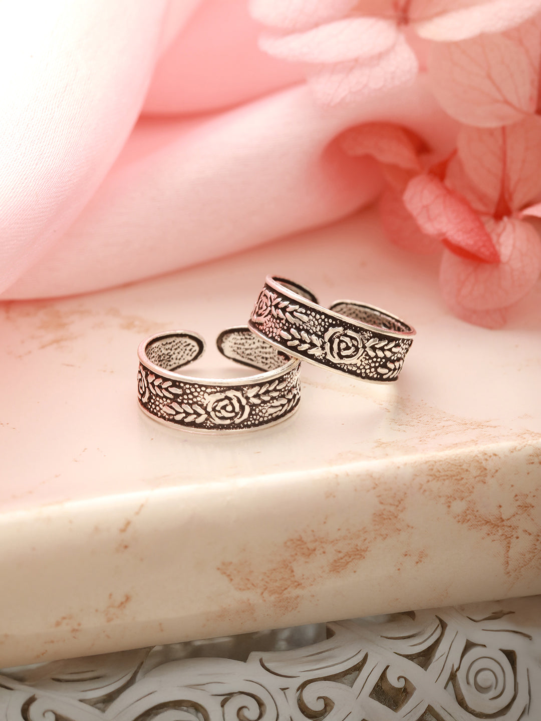 925 Sterling Silver Oxidised  Flower Design Adjustable Pair Of Toe Ring