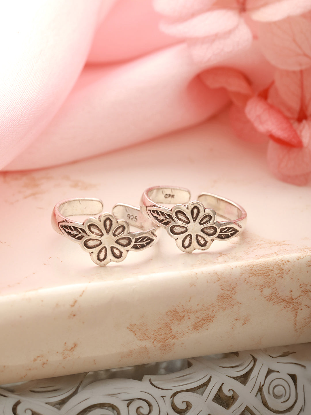 925 Sterling Silver  Oxidised Bloom Flower Design Adjustable Pair Of Toe Ring