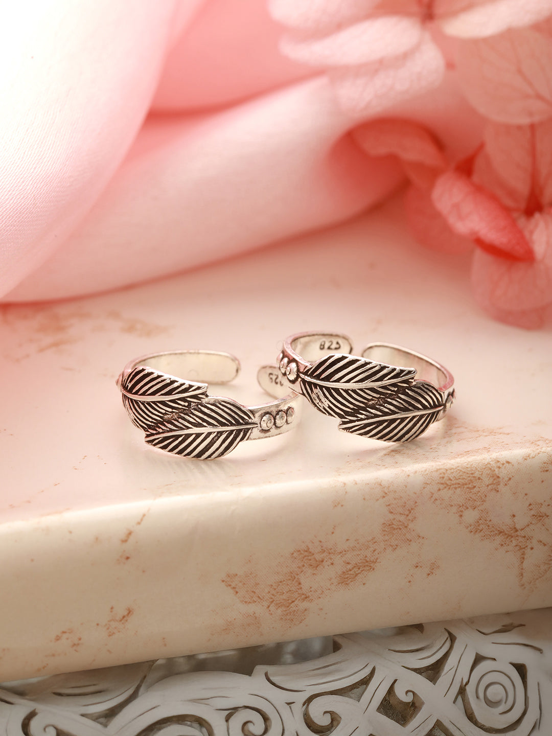 925 Sterling Silver Oxidised Dual  Leaf Minima Adjustable  Pair Of  Toe Ring