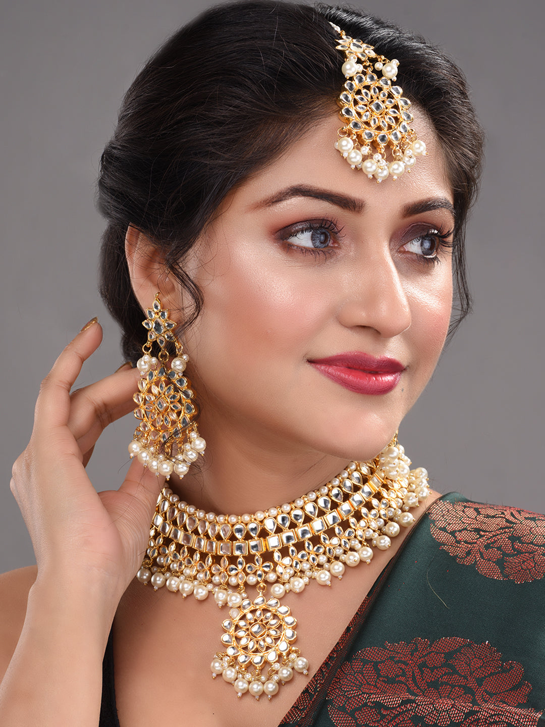 Gold Plated Kundan Studded Pearls Beaded Traditional Jewellery Set