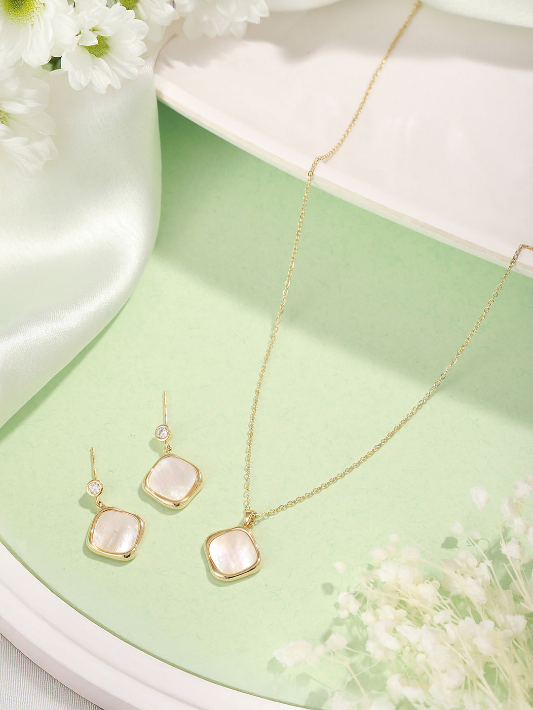 Anti-Tarnish Gold Plated Faux Pearl Minimal Geometric Pendant Chain Jewellery Set