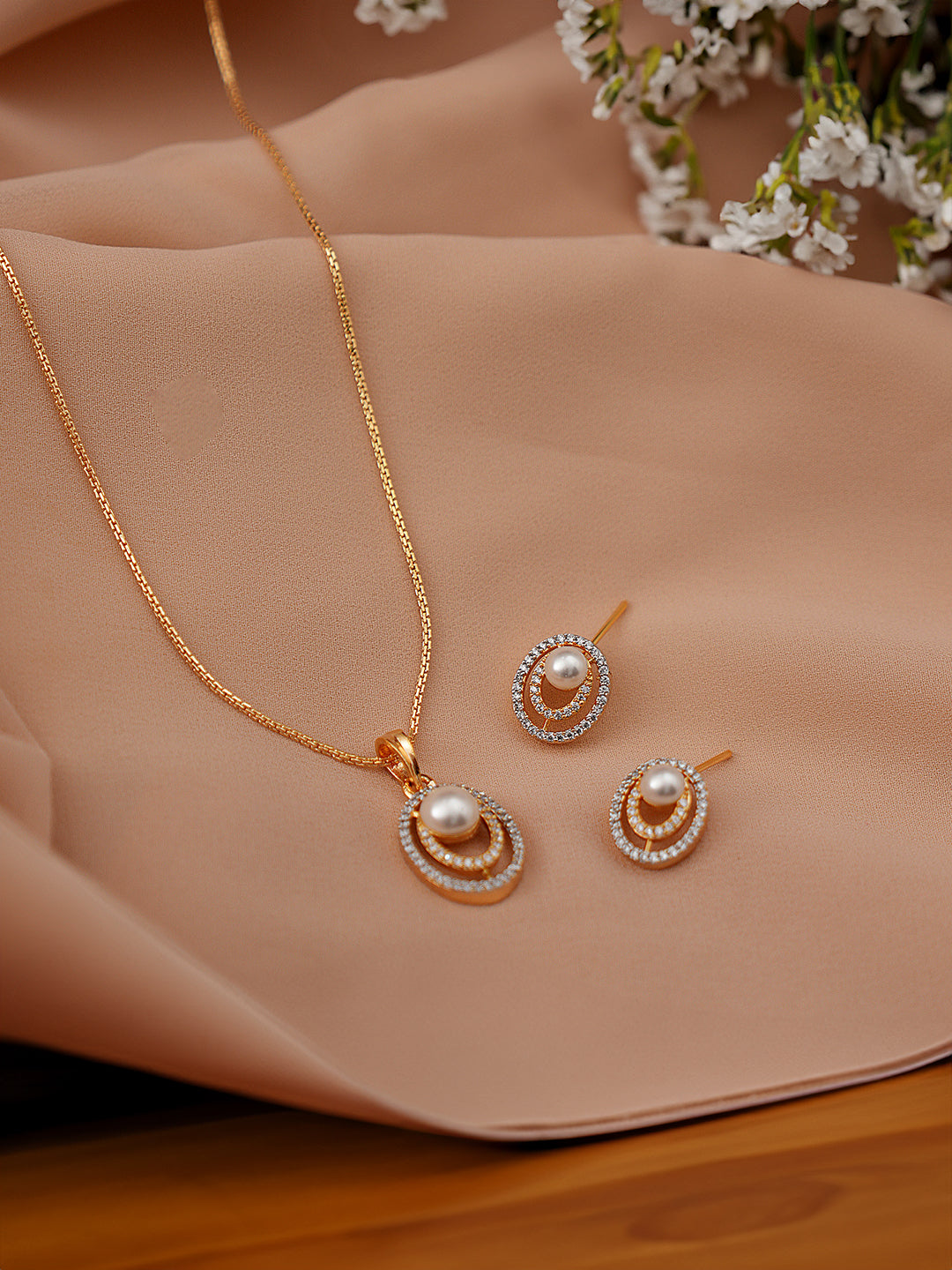 Gold Toned Pearl Beaded Designer Minimal Pendant  Jewellery Set