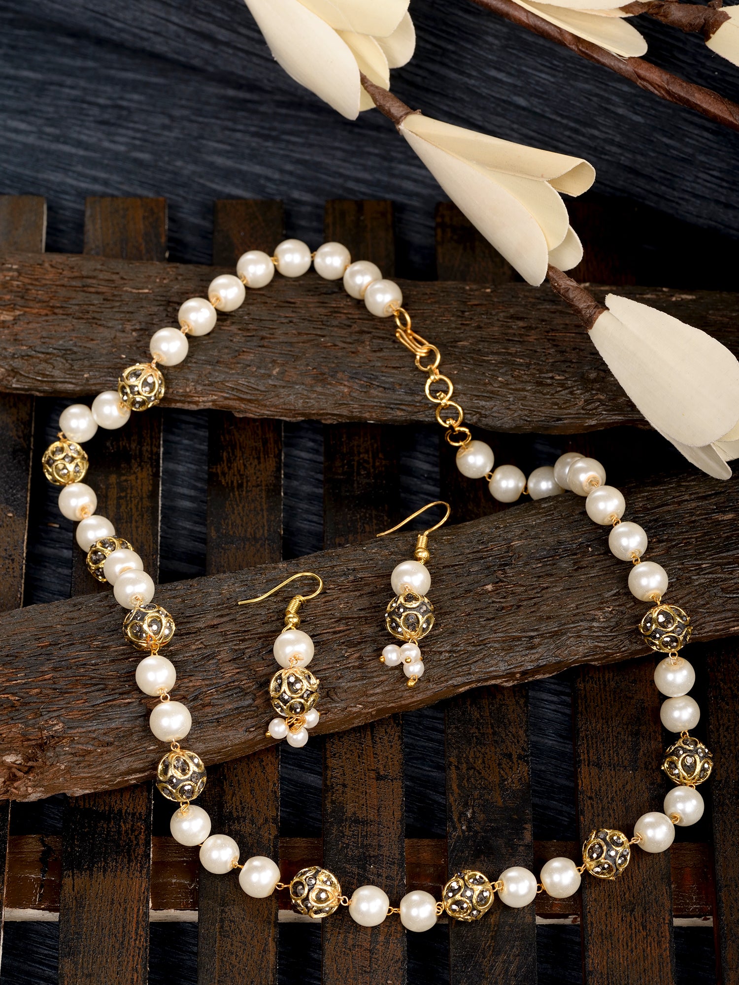 Gold Toned Pearls Beaded Jewellery Set Matching Earrings