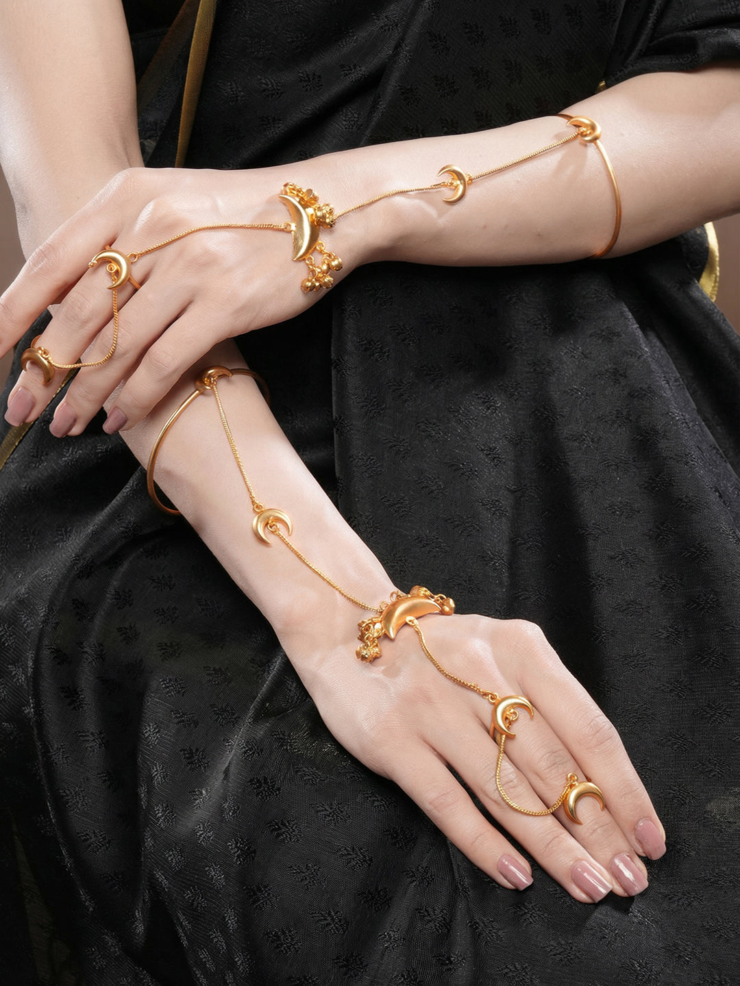 Set Of 2 Gold Plated Chand Ghungroo Single Line Minimal Statement Hathphool