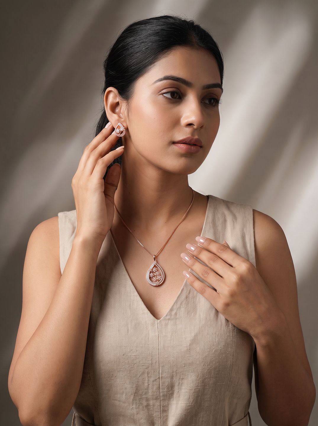 Rose Gold Plated White AD Floral Teardrop Pendant Jewellery Set