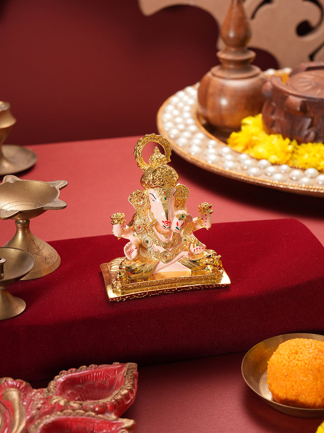 Saraf RS Ganesha Idol on Decorative Base