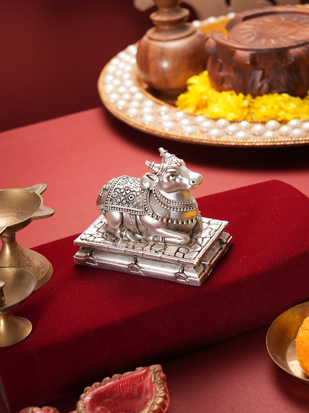 Saraf RS Nandi idol on stepped plinth silver plated