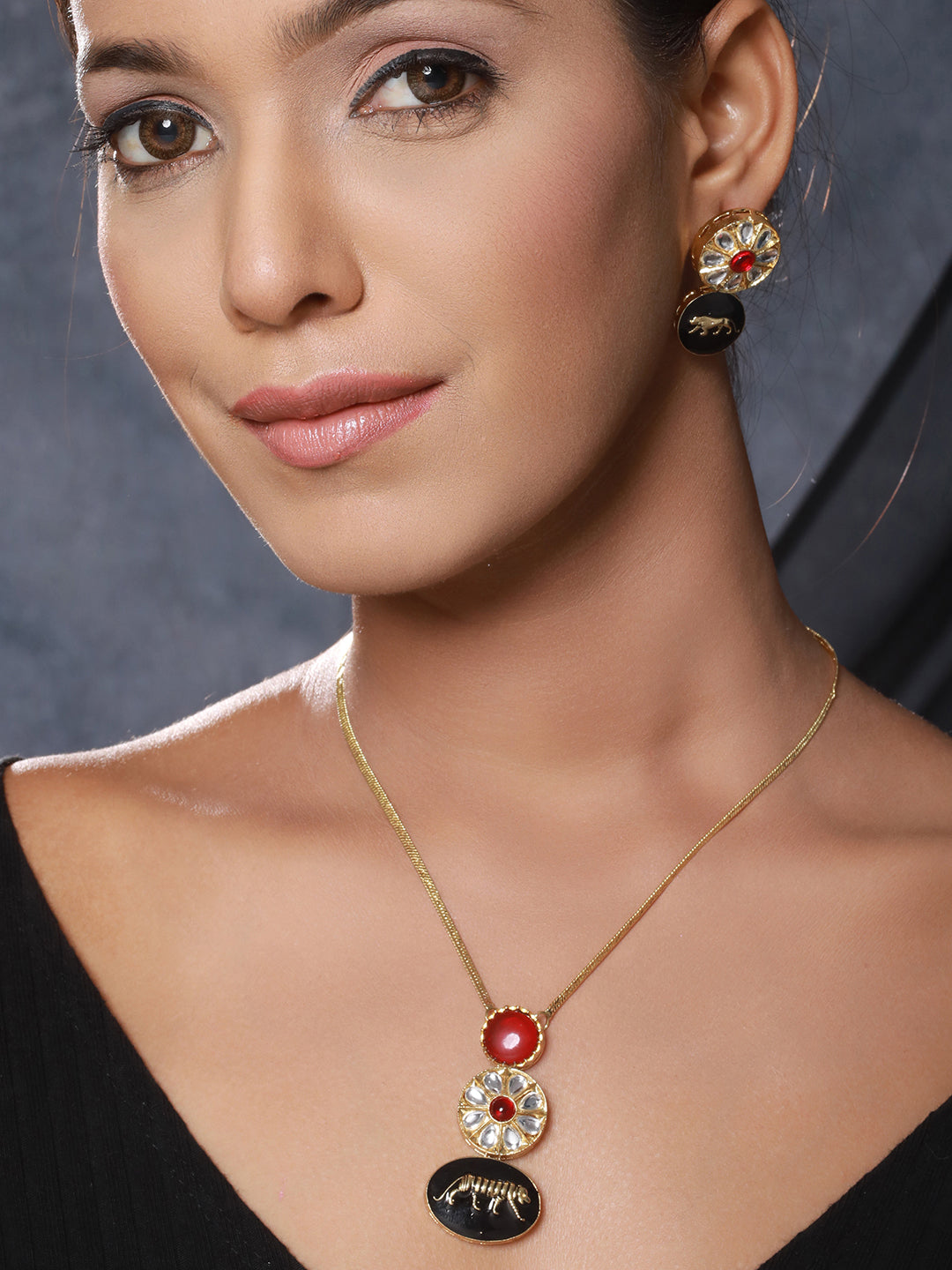 Gold Toned Red Kundan Lion Motif Locket Jewellery Set