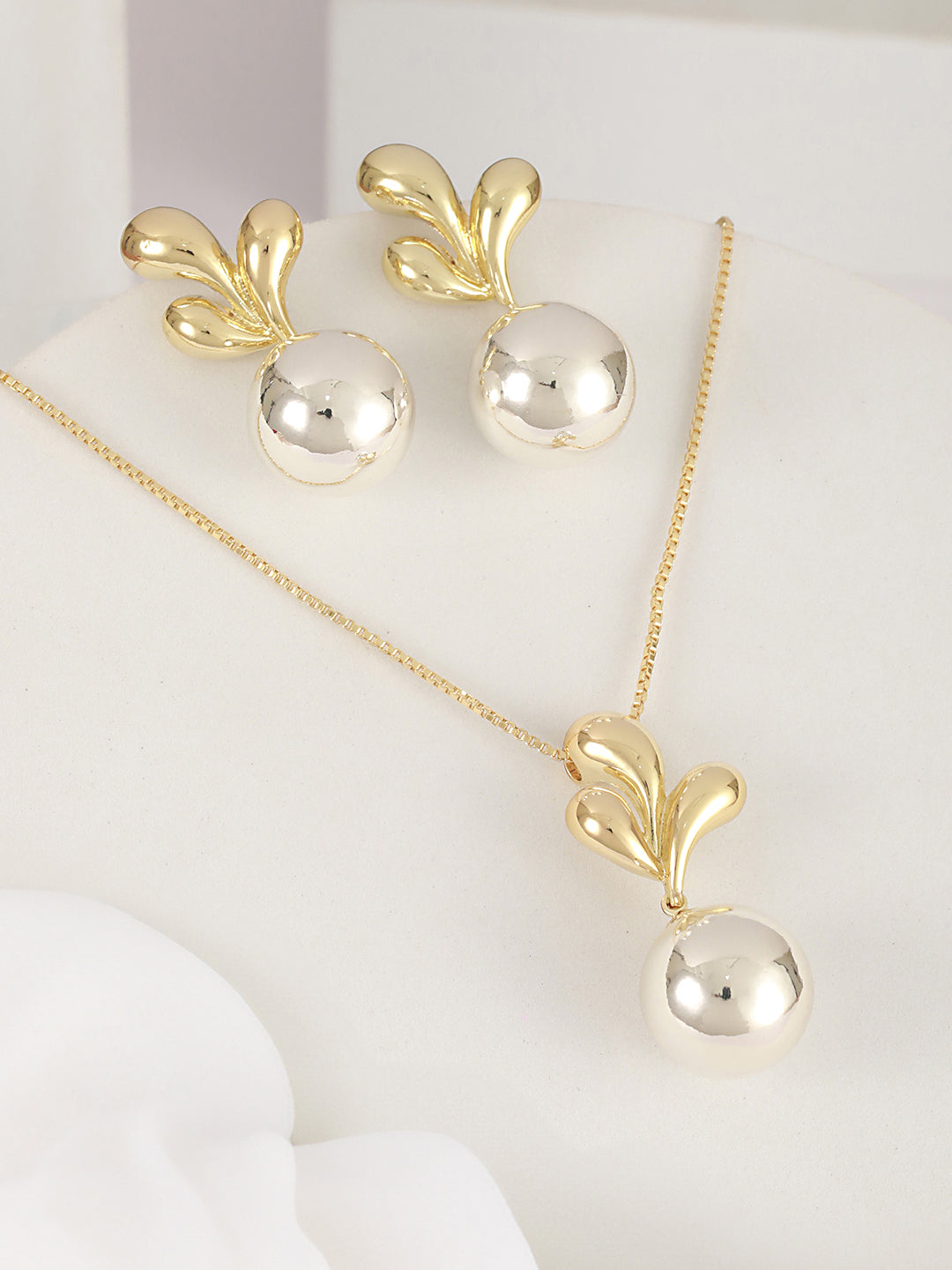 Anti-Tarnish Gold & Silver Plated Leafy Chunky Earrings & Locket Jewellery Set