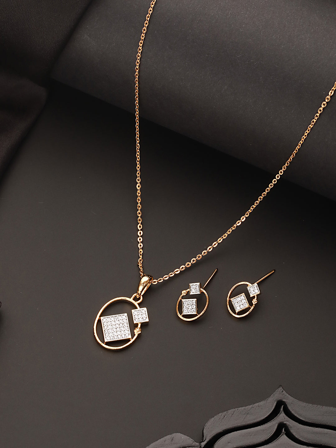 Gold Plated AD Studded Circular Minimal Pendant Chain Jewellery Set