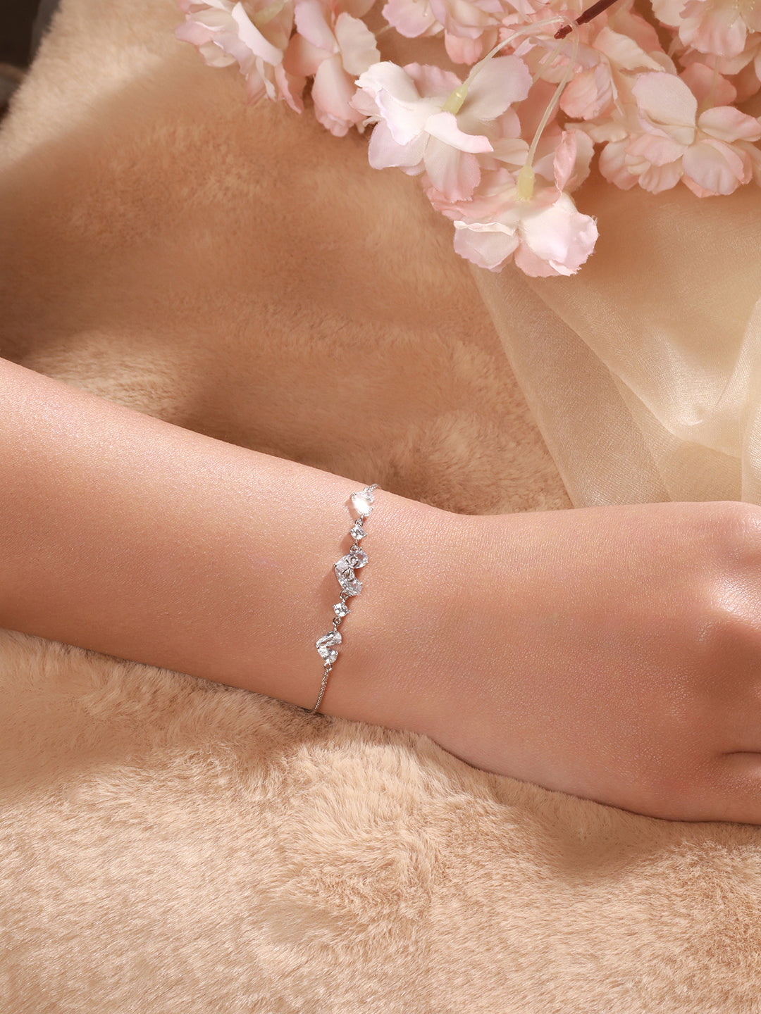 925 Sterling Silver Zircon Studded Heart Shaped Tennis Minimal  Wraparound Bracelet