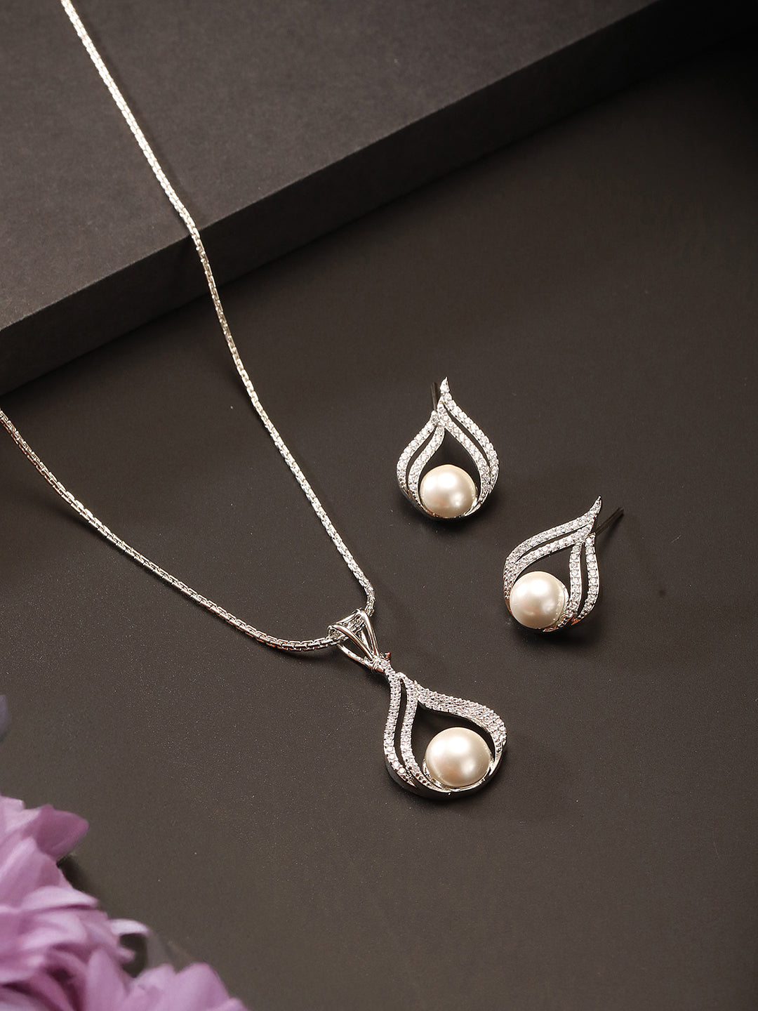 Silver Plated AD & Pearl Beaded Minimal  Delicate  Pendant With Chain Jewellery Set