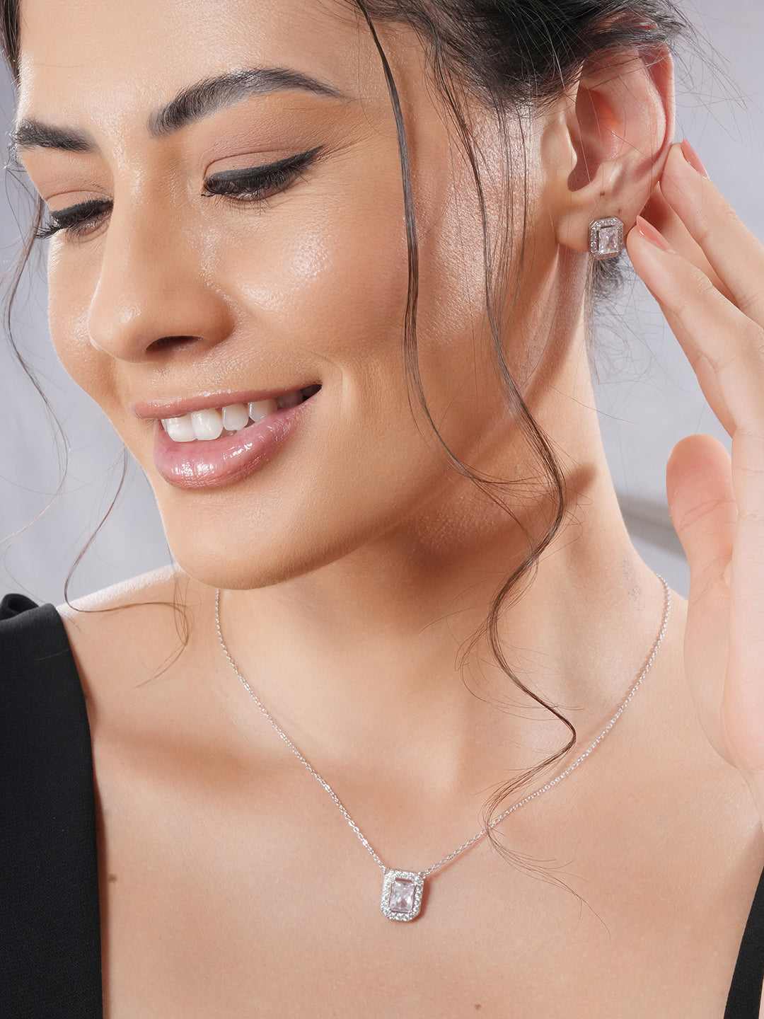 925 Sterling Silver Cz Studded Geometric Halo Solitaire Pendant Jewellery Set