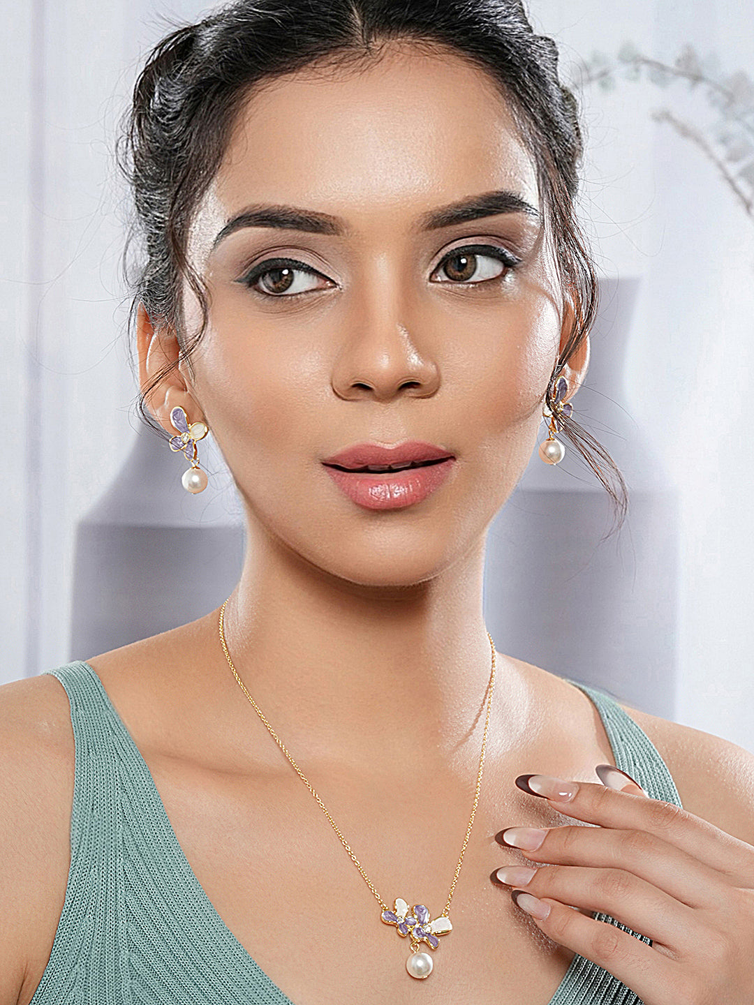 Floral Butterfly Pearl Pendant Necklace & Earrings Set