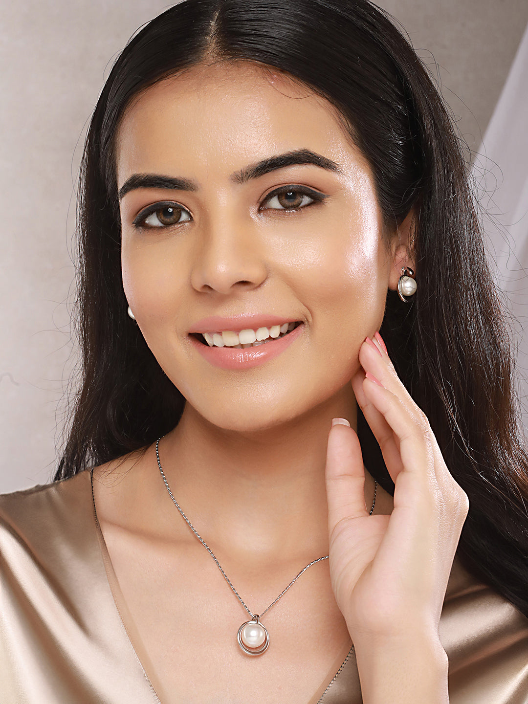 Anti-Tarnish Silver Plated Water Pearl Beaded Galaxy Minimal Locket Jewellery Set