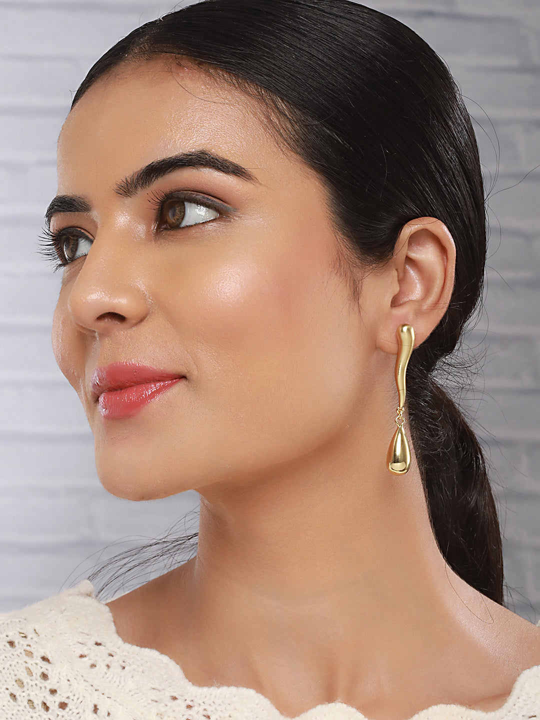 Anti-Tarnish 18k Gold Plated Elegant Water Drop Minimalist Drop Earrings