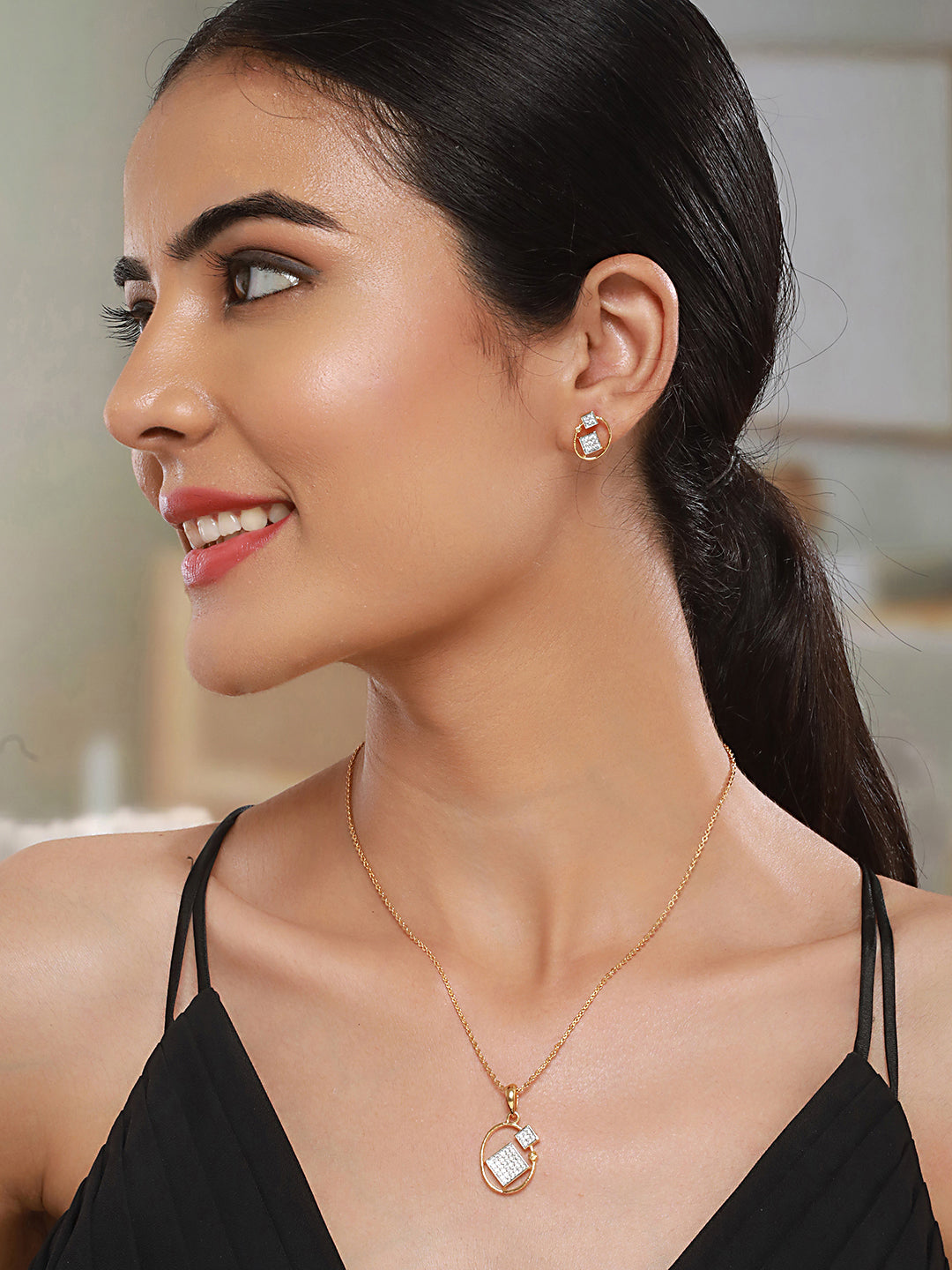 Gold Plated AD Studded Circular Minimal Pendant Chain Jewellery Set