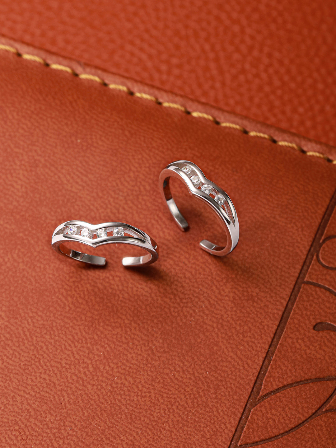 925 Sterling Silver AD Studded Minimal Band Toe Ring