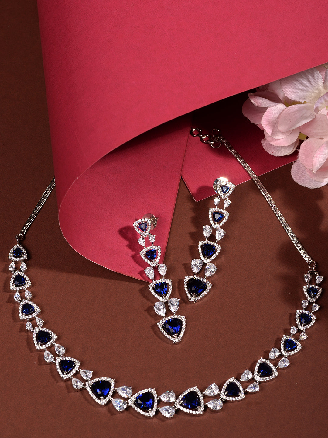 SALE - Floral Round Medallion Necklace – Azil Boutique